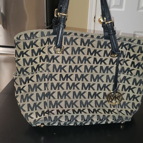 Michael Khors shoulder bag - Picture 2 of 7